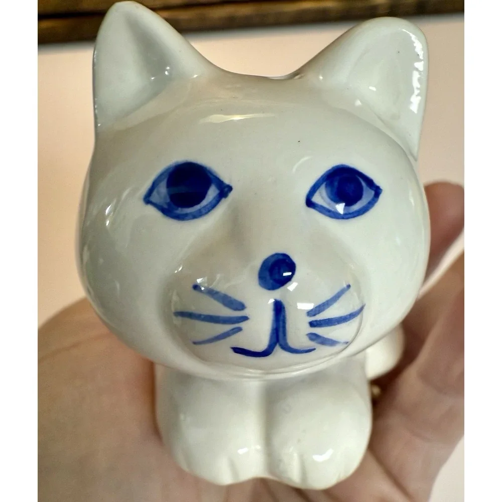 Enesco Blue And White Cat Kitten Salt And‎ Pepper Shakers Set Floral Design